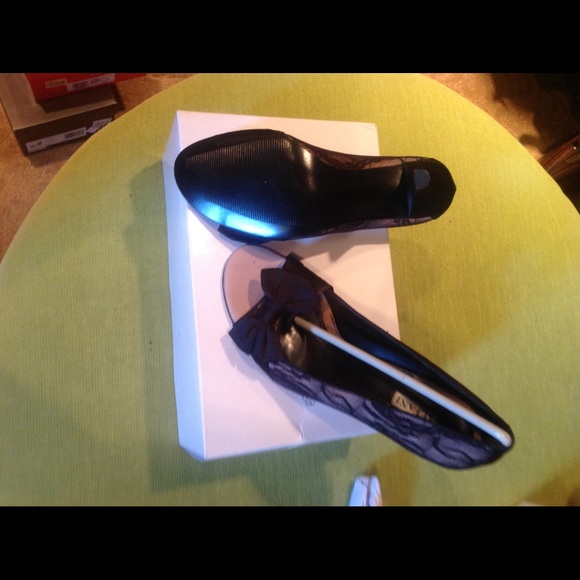 Open toe lace heels - Picture 3 of 6